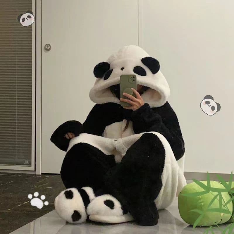 Trendy New Autumn/Winter Coral Fleece Couple Pochaco Strawberry Bear Robe Long Set with Thickened Coverage, Supports Dropshipping