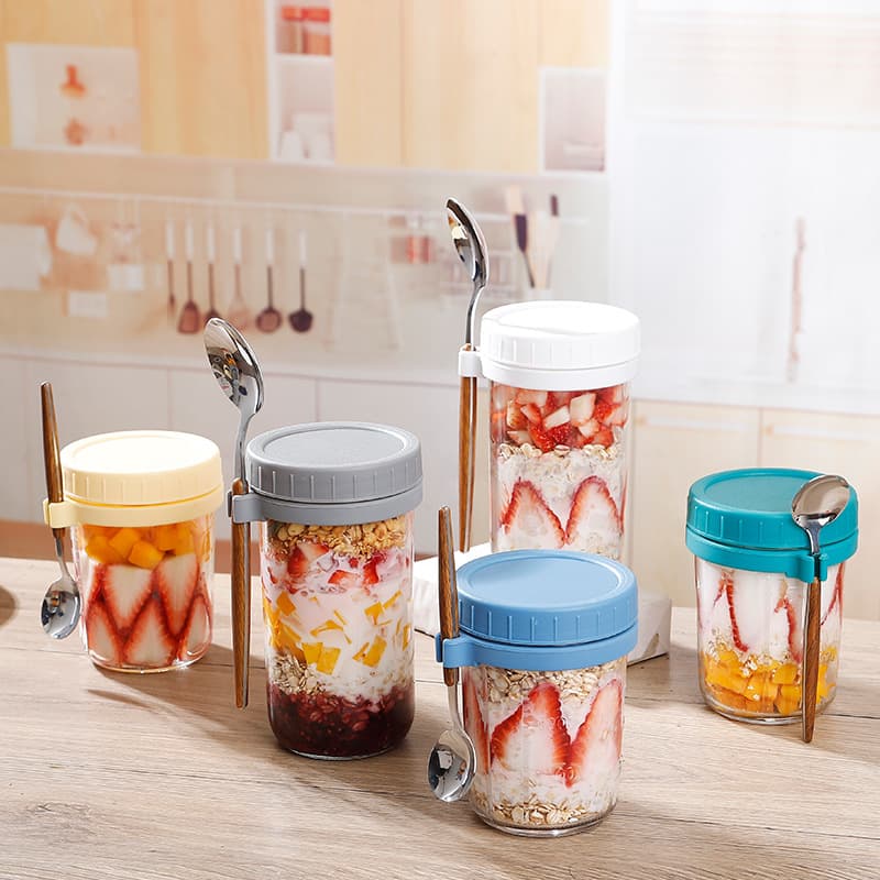 Amazon overnight oats container with spoon and lid, Mason jar-style glass salad pot, yogurt breakfast cup