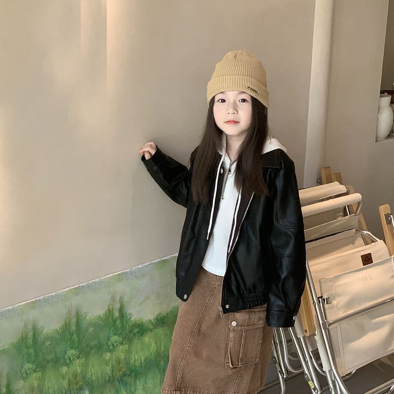 Girls' motorcycle-style leather jacket, 2025 autumn new style, children's Korean retro jacket, fashionable short top.