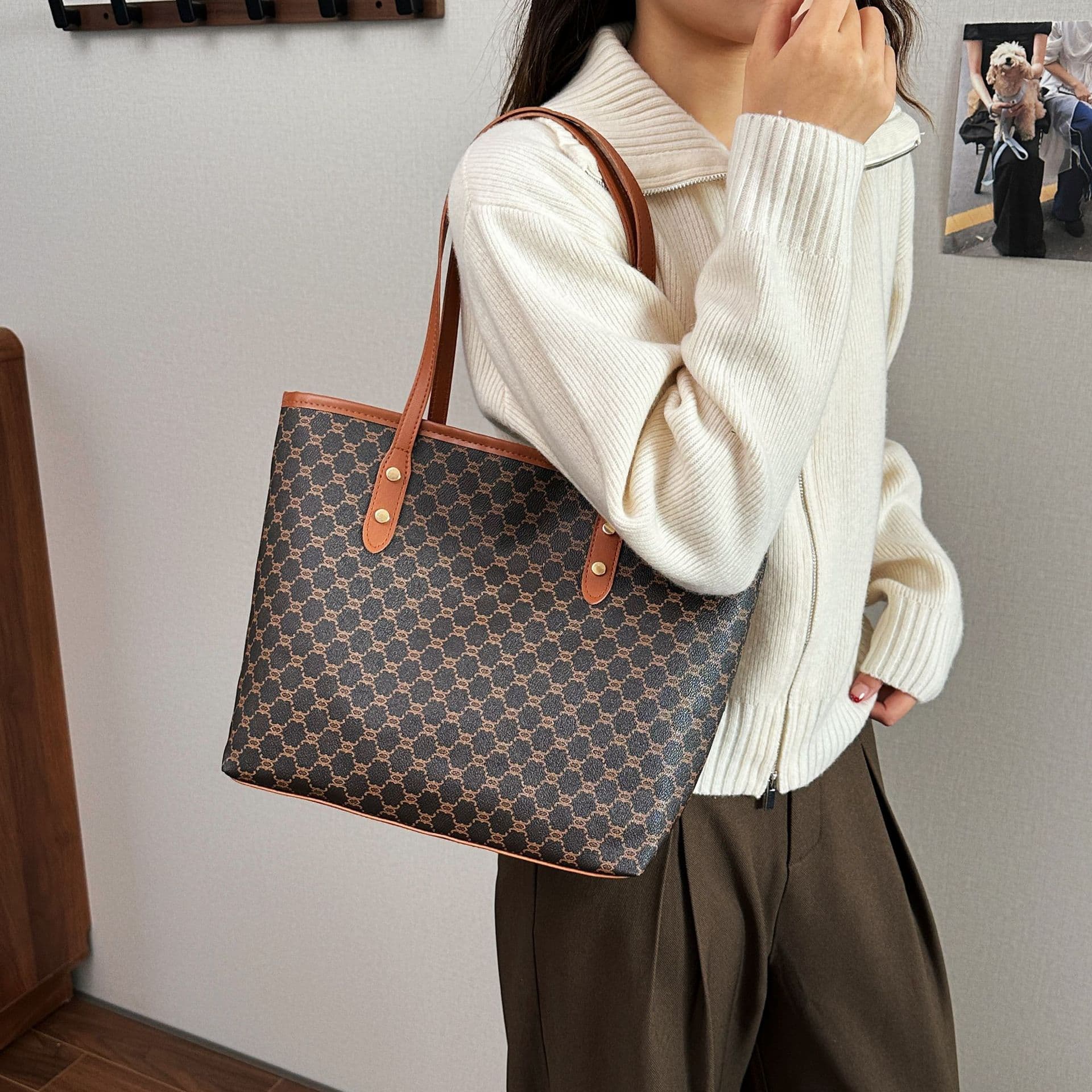 Simple and Stylish Large-Capacity Bag for Women 2026 Trendy Hot-Selling Women's Tote Bag for Commuting Large-Capacity Shoulder Bag