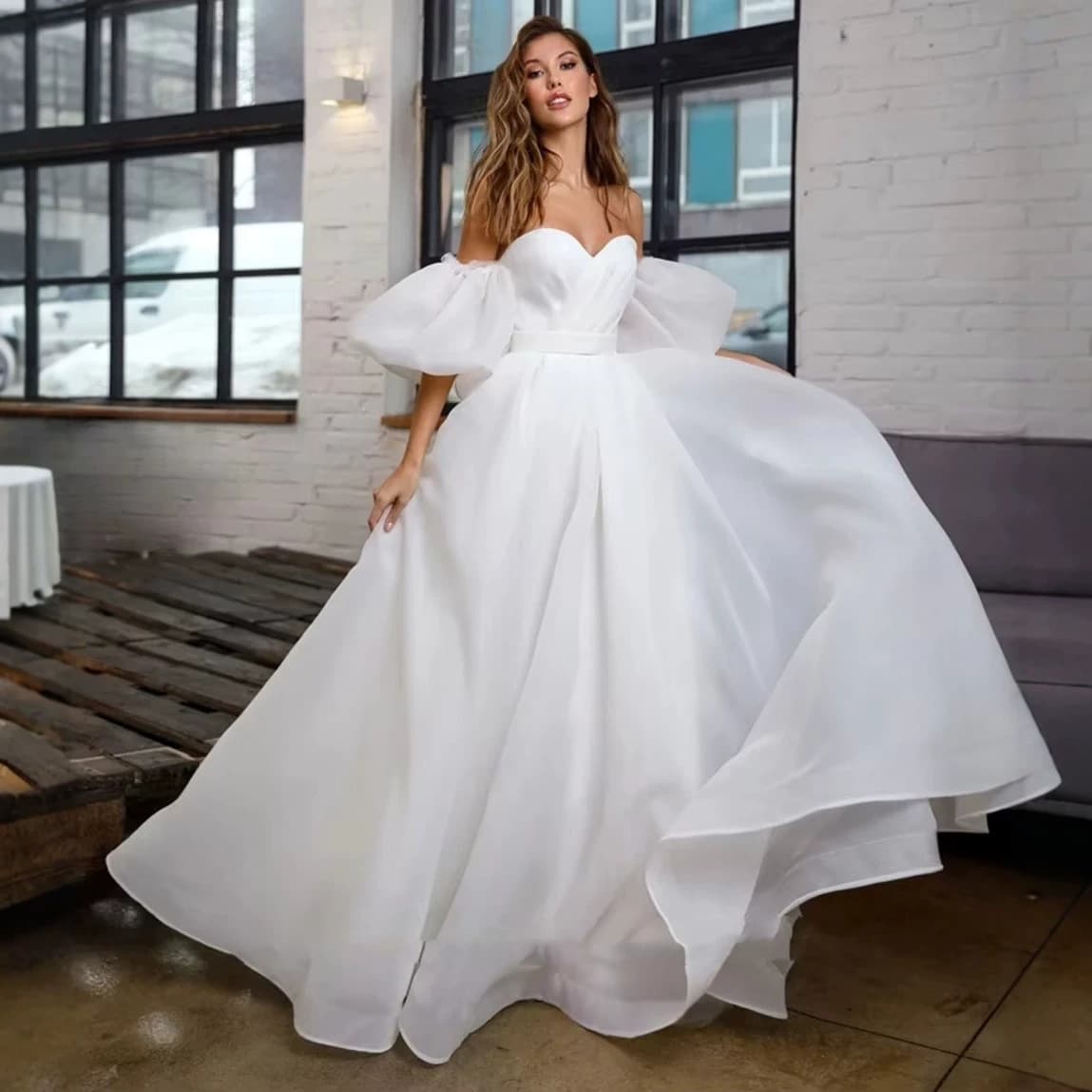 French tube top puff sleeves puffy wedding dress simple solid color satin big swing main wedding dress high-end wedding outing veil