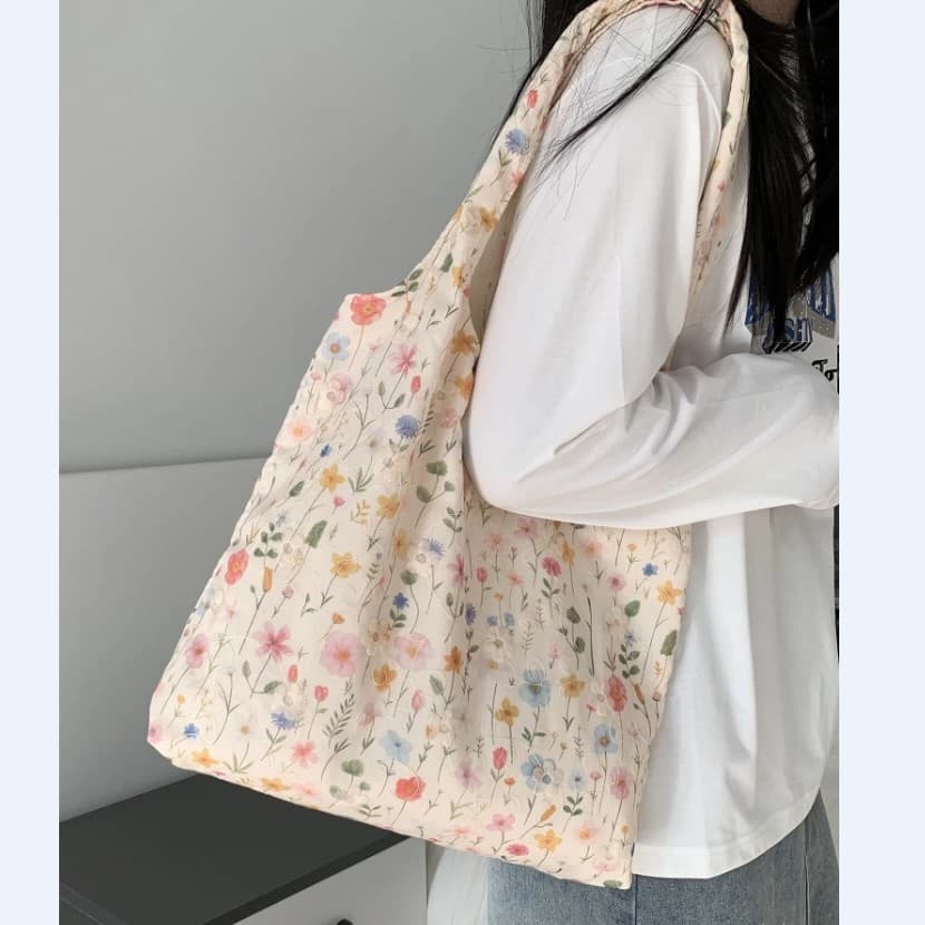 Korean-style ins pastoral small floral canvas bag for women, fresh and large-capacity commuter tote bag, handbag and shoulder bag