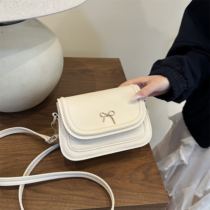 Trendy Small Bag for Women 2025 New Retro Bow Square Bag High-End Chic Commute Crossbody Bag