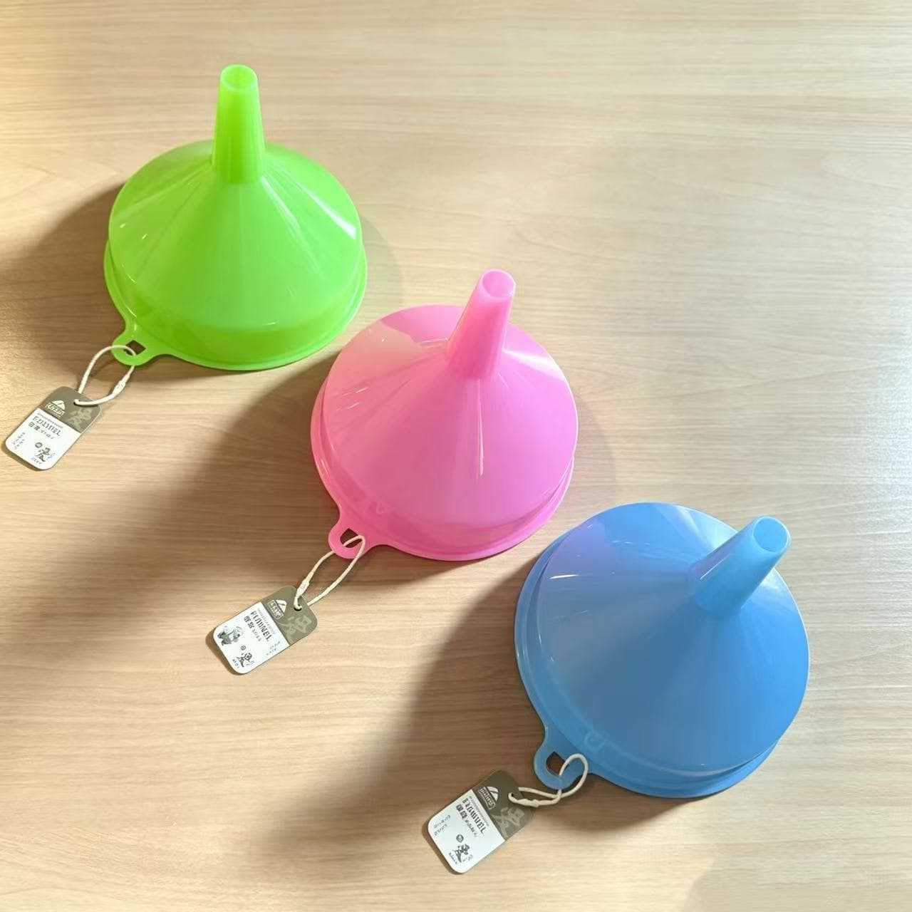 066 Large Plastic Funnel Candy Color Kitchen Supplies Wholesale Oil Funnel Seasoning Bottle Funnel