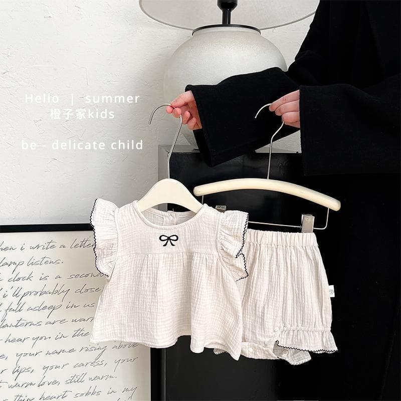 Girls' summer sweet suit for infants and toddlers, cute embroidered bow, small flying sleeve top, two-piece set of stylish shorts