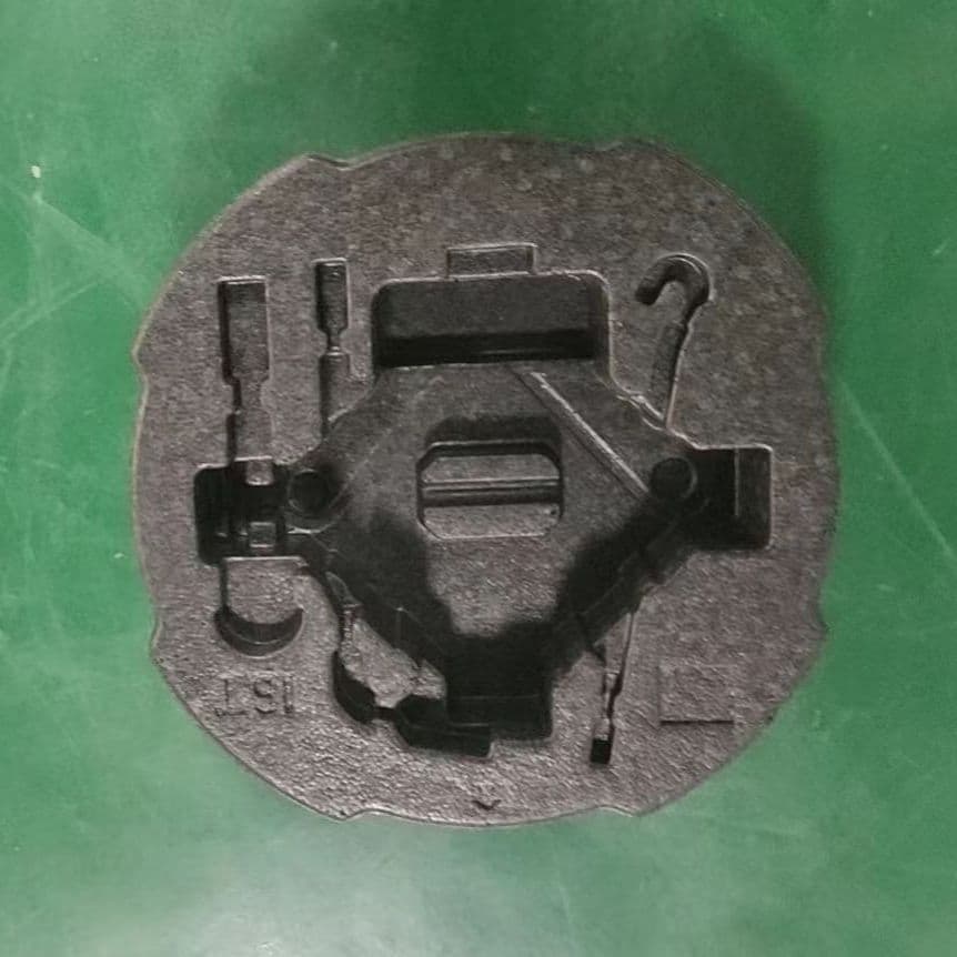 Suitable for 17-inch full-size Aian steel rim spare tire tool foam box, tool foam box, brand new.