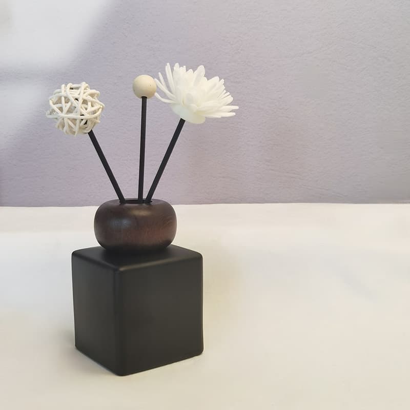 Flame-Free Reed Diffuser Essential Oil Refill Empty Bottle with Beechwood Lid, Hotel & B&B Floral Scent Fragrance Container