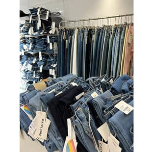 Guangzhou Thirteen Hong Brand Discount 2026 New Style Jeans Women's Wholesale Live Streaming Physical Store Source