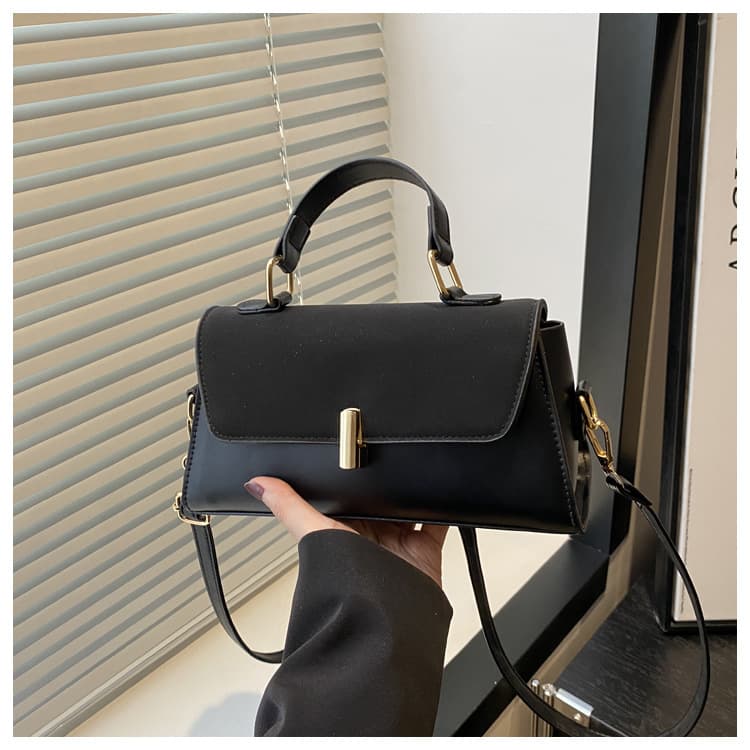 Women's Shoulder Bag Retro Style 2026 New Fashion Simple Handbag Premium Commuter Bag