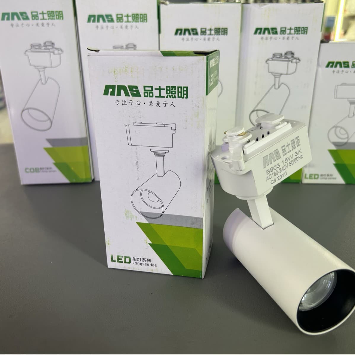 Pinshi Lighting high-brightness LED track light spotlights for shopping malls and commercial clothing stores
