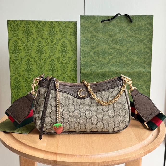 Gujia Double Gg Strawberry Pendant Small Chain Handheld Shoulder Bag Mahjong Underarm Single Shoulder Bag with Crossbody Strap