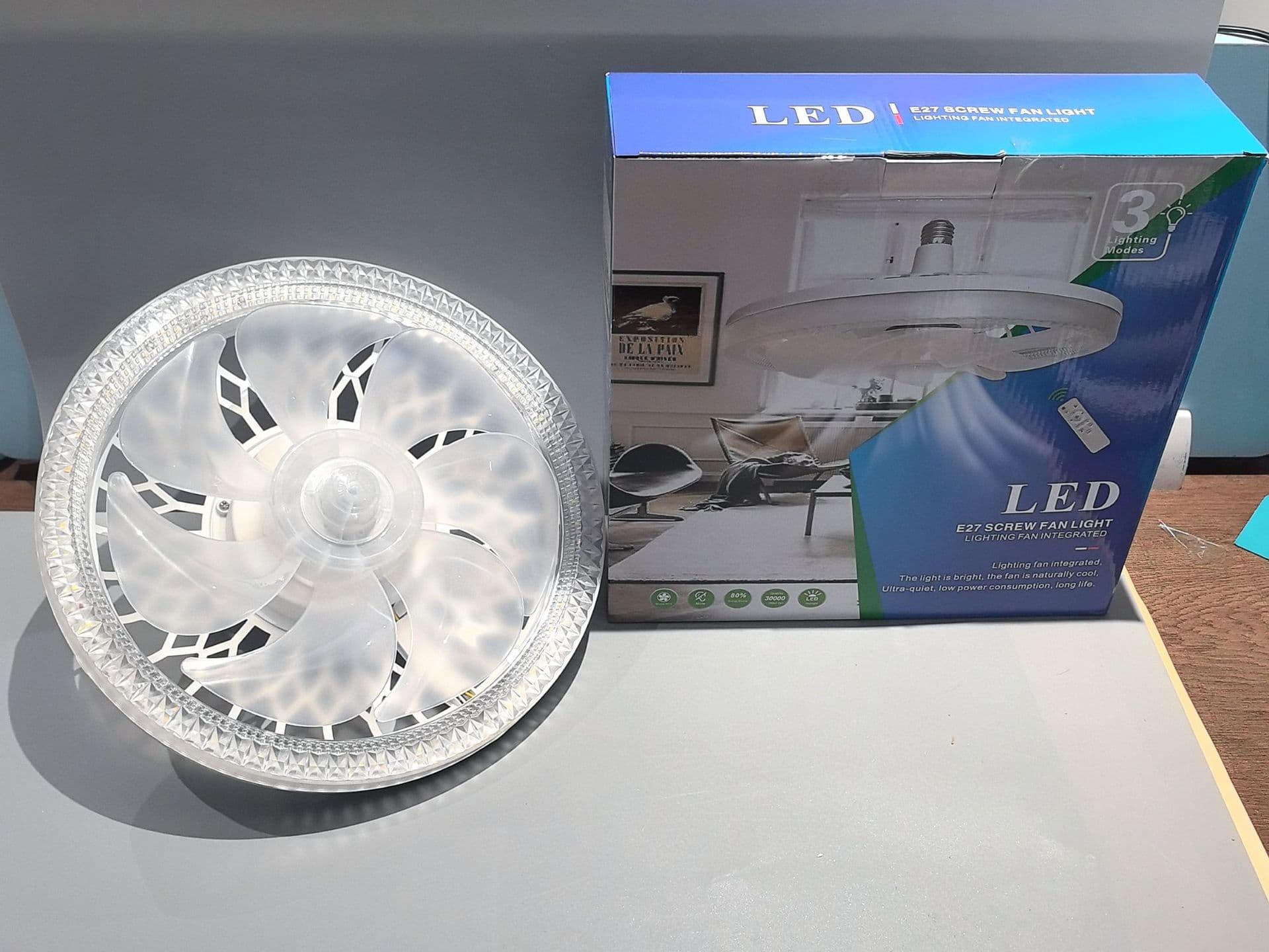 Cross-border Hot-selling E27 Screw Base with Light and Remote Control Household Silent Detachable Fan Blades Kitchen Bedroom LED Fan Light