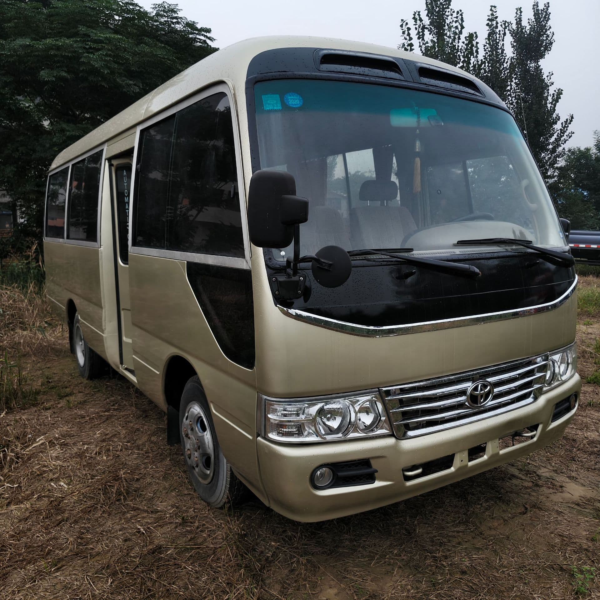Export Bus Commuter Small Tourist Sightseeing Vehicle Coaster Gasoline Bus 19-Seater 23-Seater National III Bus