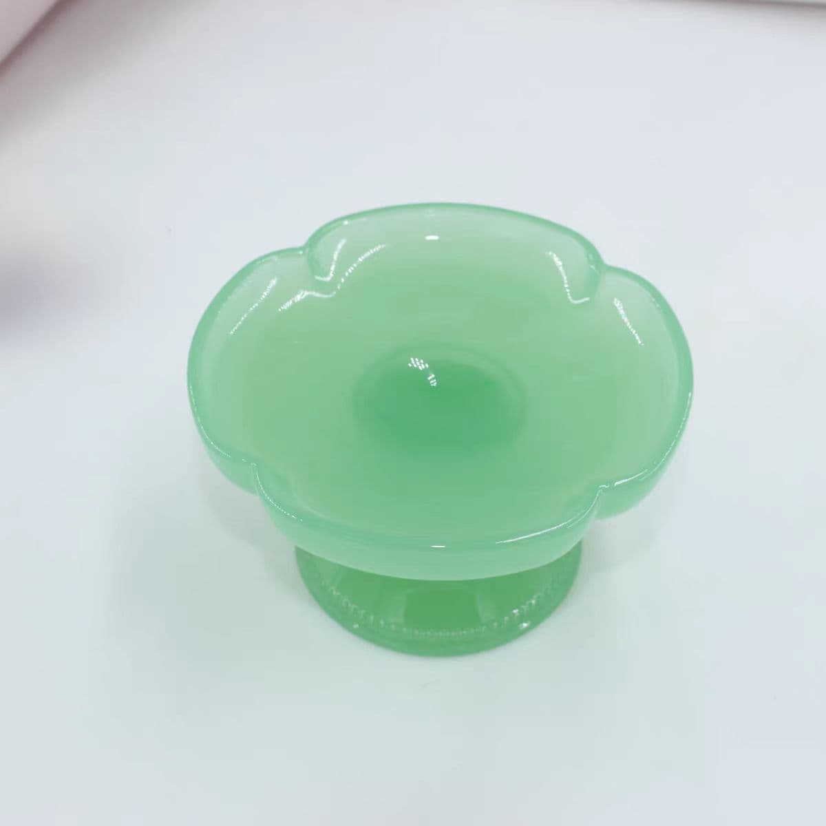 Medieval imitation jade milk glass small tray milk glass cake plate dessert plate desktop jewelry storage aromatherapy mat