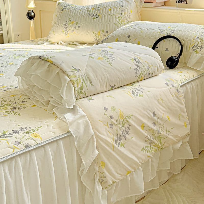 Summer cooling ice silk summer quilt four-piece set, bed skirt style, air-conditioning thin quilt core, soft mat three-piece set, machine washable.