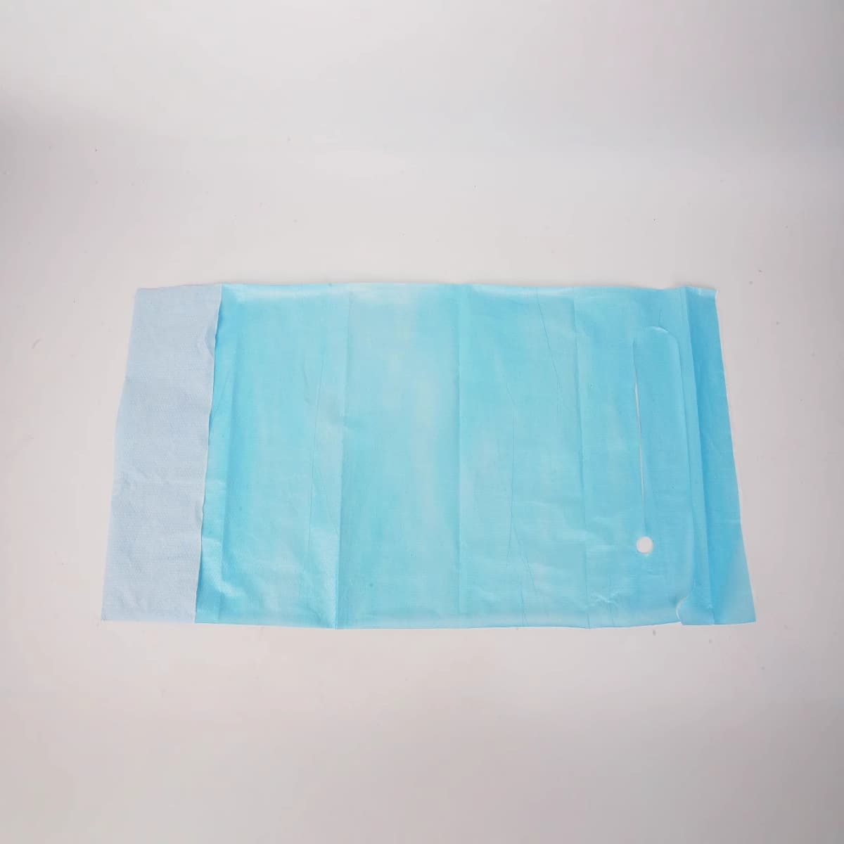Factory-produced laminated one-strap oral drapes with pockets, blue and white bibs with pockets made of waterproof material