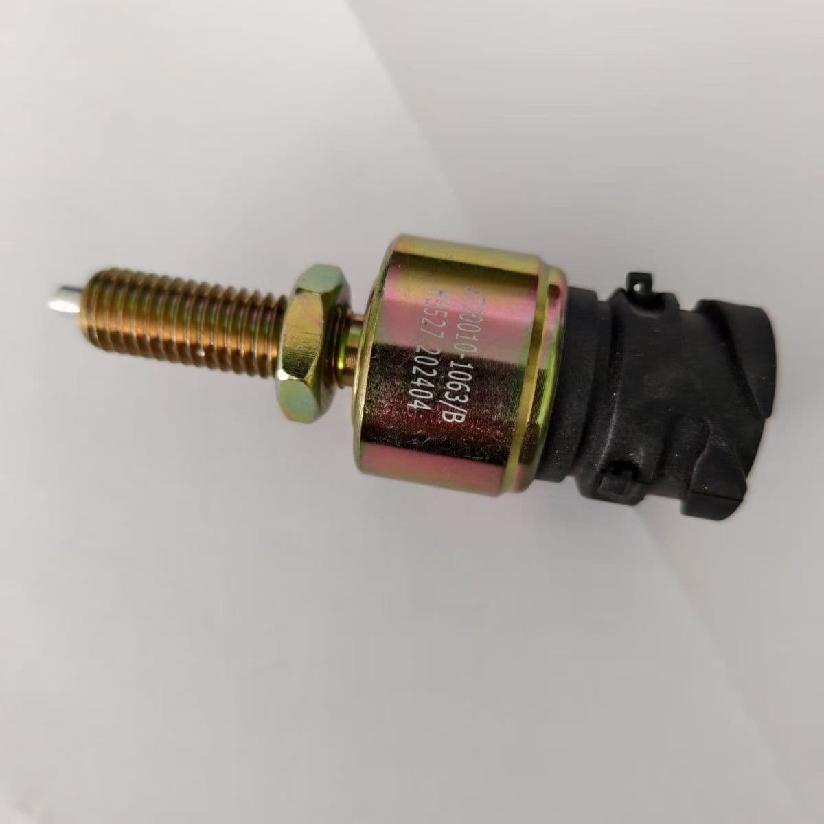 For Sinotruk Howo JH6 brake light switch 3720010-1063, Shandeka brake switch