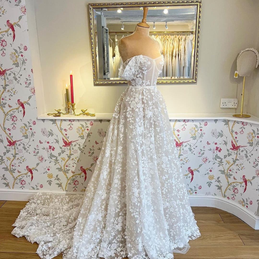 Cross-border French temperament lace tube top main wedding dress 2026 new forest style bride going out with large tail wedding dress for women