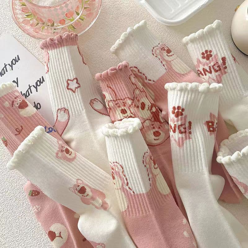 Women's mid-calf socks, ins trendy versatile autumn/winter high-value street-stopping cute cartoon long student sports socks.