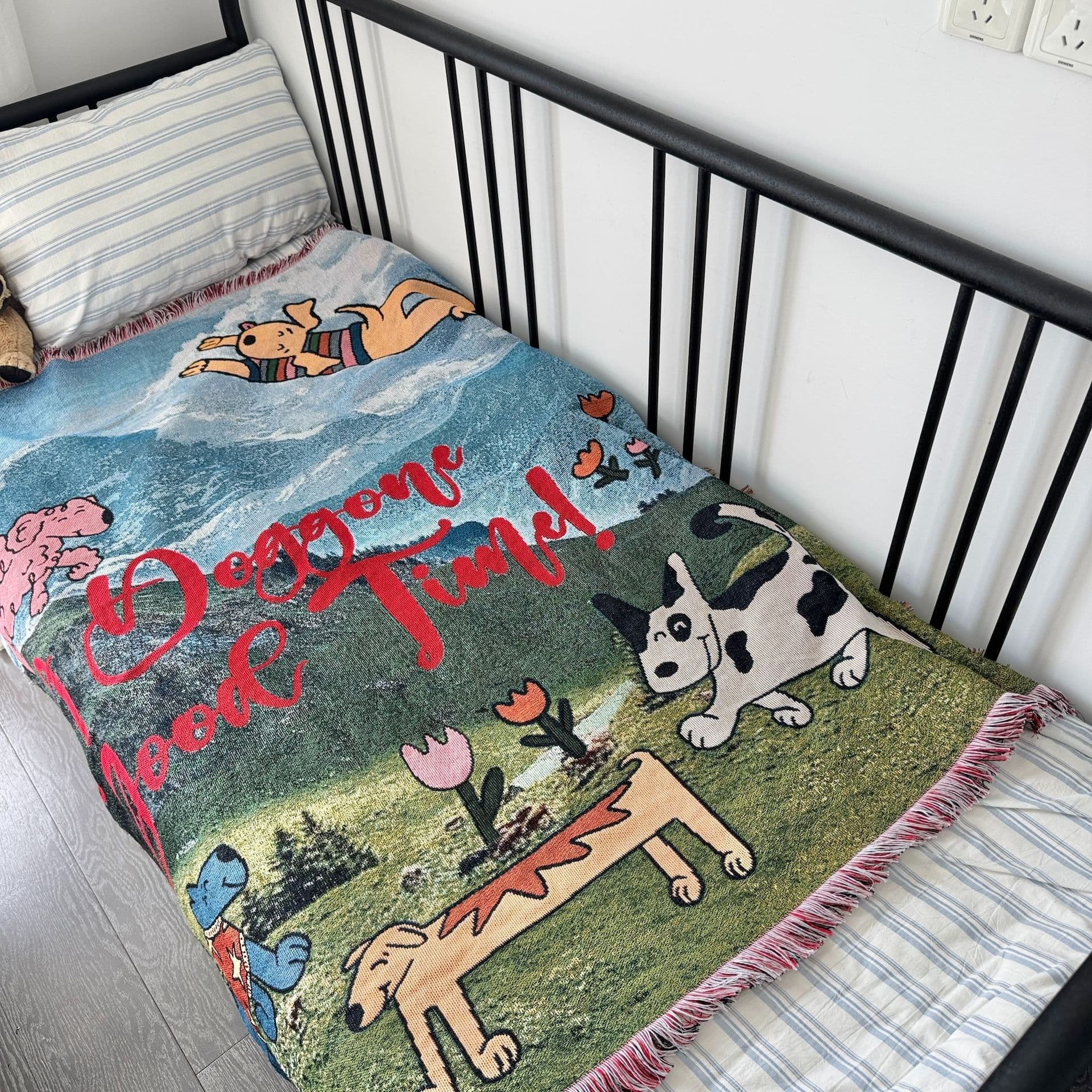 Small fresh Korean ins blogger decorative tapestry bedroom layout small apartment layout dog paradise blanket