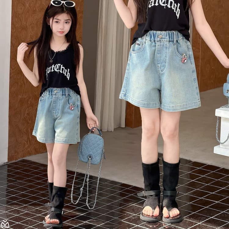 Girls' denim shorts, summer thin outer wear, fashionable and stylish high-waisted hot pants, medium-sized and large children's Korean style half-length pants, trendy and cool