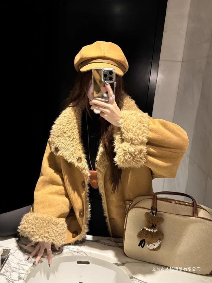 Retro Lamb Fur Collar Patchwork Lapel Coat Women's Winter Warm Fur and Leather Integrated Mid-Length Top