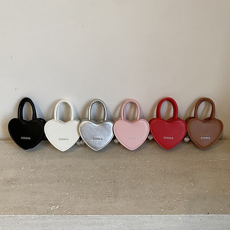 Sweet Heart-Shaped Kids Shoulder Bag, Solid Color Mini Baby Neck Bag, 2025 New Style Children's Chain Bag