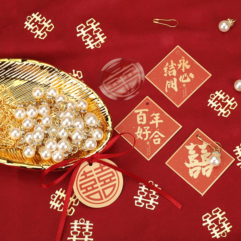 Wedding Chinese style wedding candy box with pearls and happy words as souvenirs, pendants, accessories, wedding sugar box pendants, decorative wedding tags