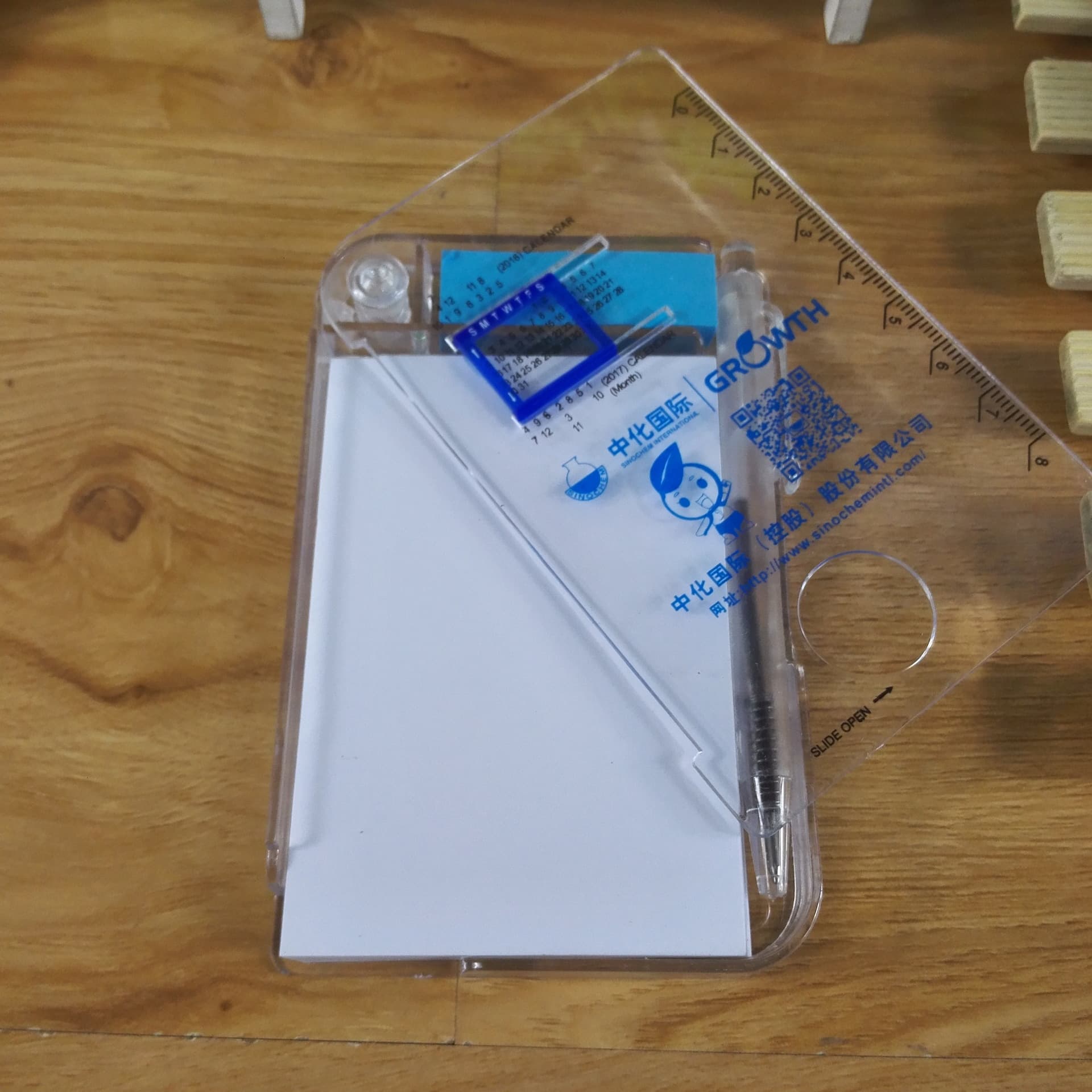 Wholesale Advertising Combo Cartoon Shaped Sticky Note Paper Business Set with Pen Refillable Logo Note Box