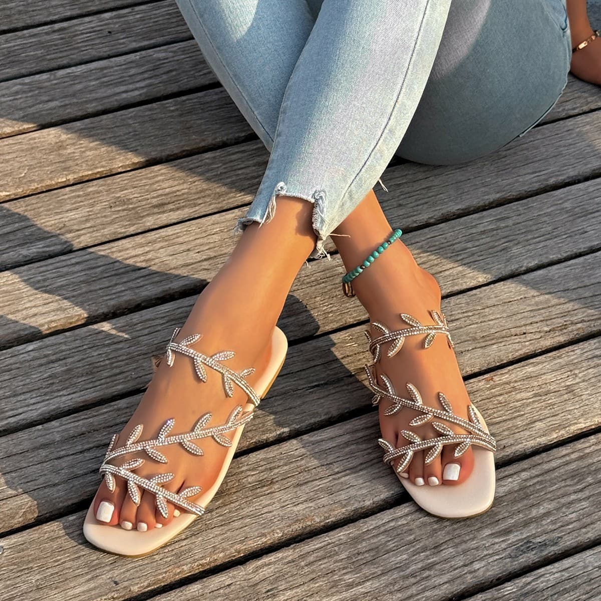 2026 New Cross-border Flat Beach Sandals for Women, Large Size Summer Rhinestone Flip Flops for Amazon