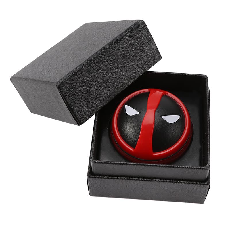 Cross-border e-commerce specializes in zinc alloy cigarette grinder, 3-layer anime Deadpool style gift box, cigarette grinder and grinder