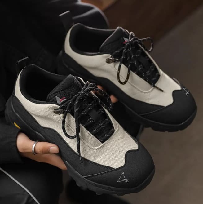 2024 New Versatile Outdoor Hiking Shoes for Men, Unique Design Couple Casual Shoes, Thick Sole Elevator Dad Shoes