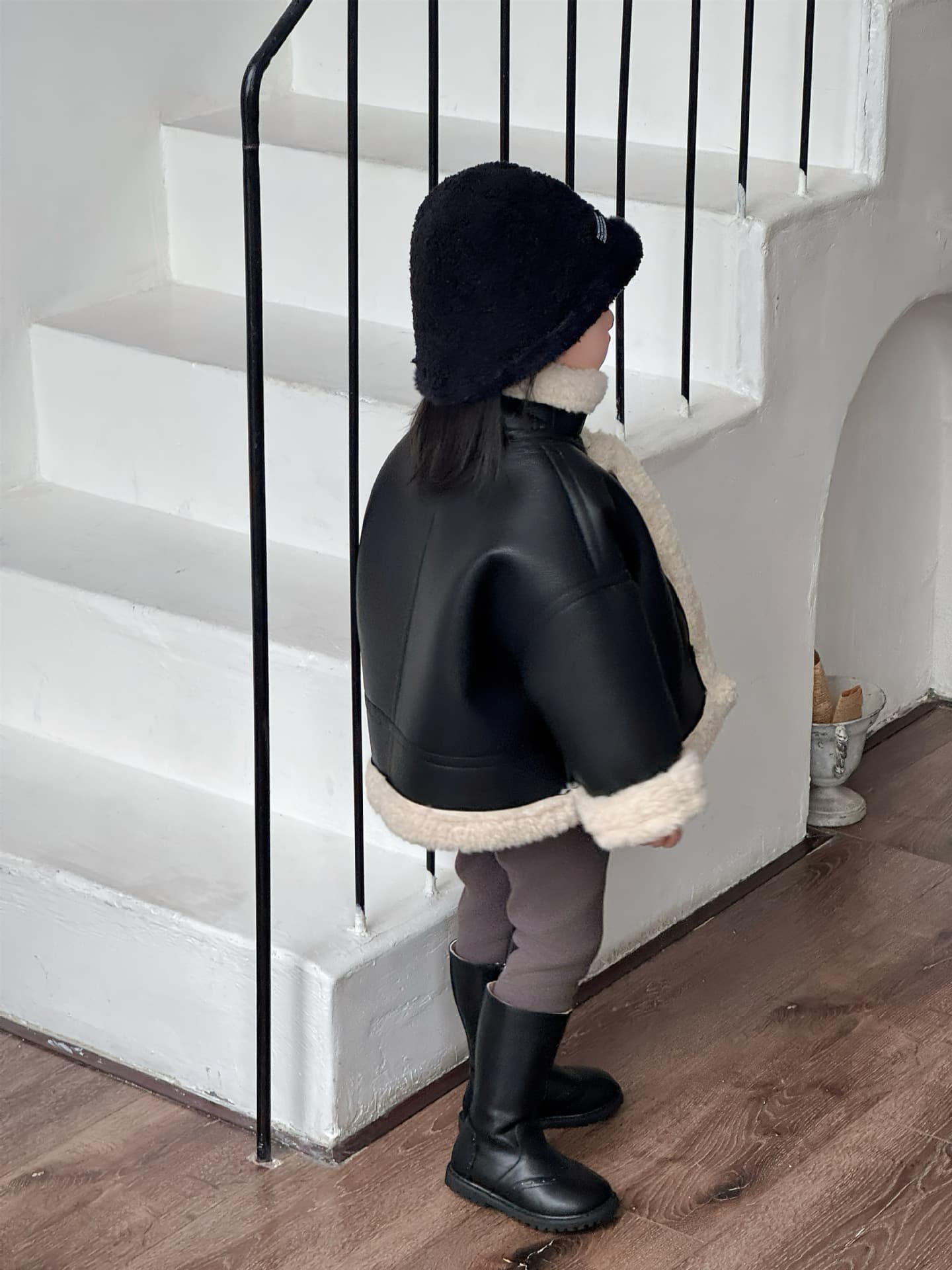 2025 Winter Girls' Black Stylish Sheepskin-Lined Faux Fur Motorcycle Leather Jacket, Thick Warm Coat