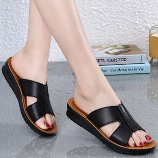 Outdoor Slippers for Middle-Aged and Elderly Women Lightweight Non-Slip Casual Sandals Home Comfort Slippers Fashion Sandals