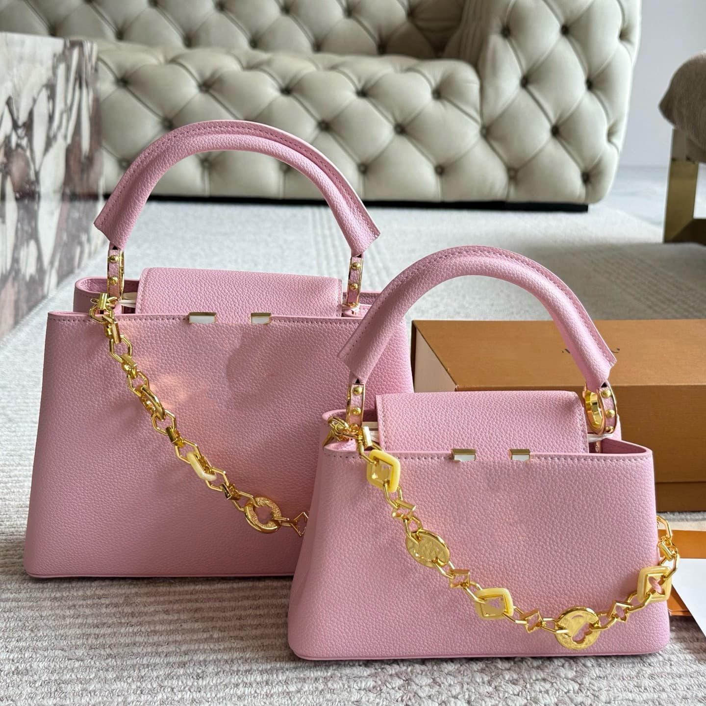 Cross-border cap new fashion lady bag V-shaped handbag versatile ladies crossbody bag temperament chain bag armpit bag