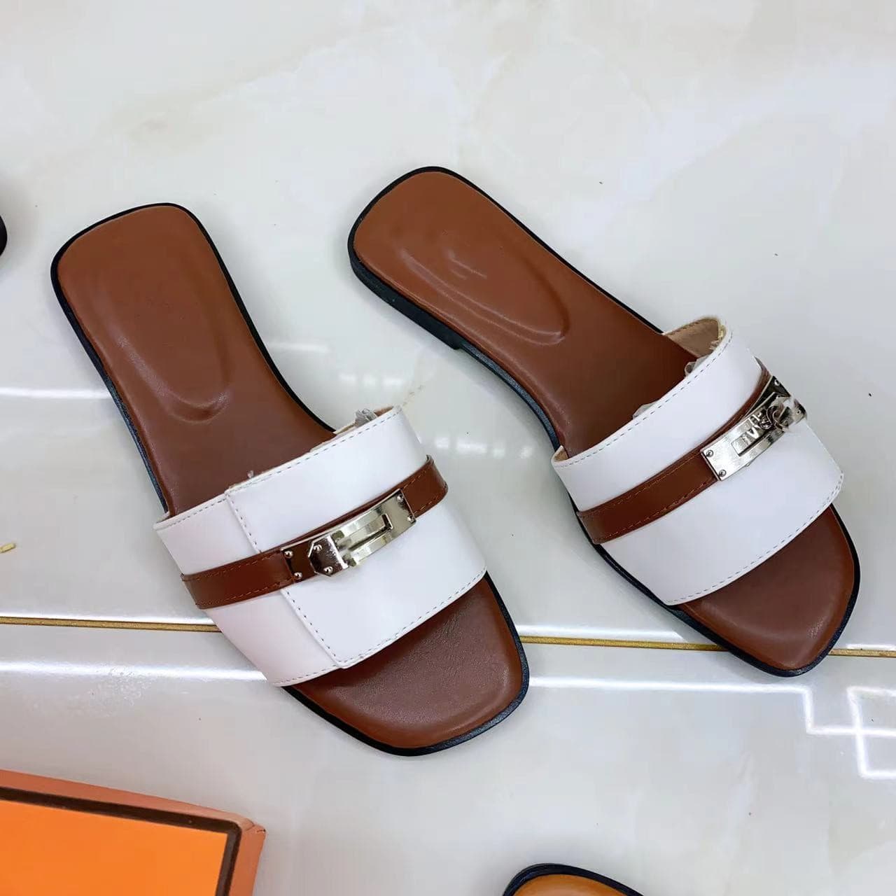 Hot-selling H-brand Women's H-style Slippers, Factory Stock, High-quality Summer Sandals Wholesale