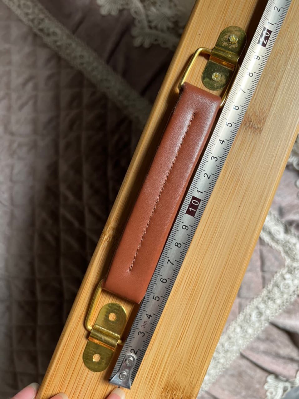 Leather handle factory produces gift box leather handles, wooden box leather goods, PU leather hand straps, genuine leather pull straps with leather texture