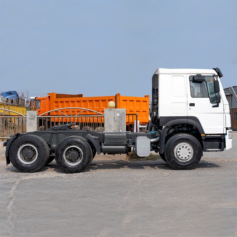 Rear eight-wheel Howo tractor head sell double drive freight truck head 380 horsepower container transport head