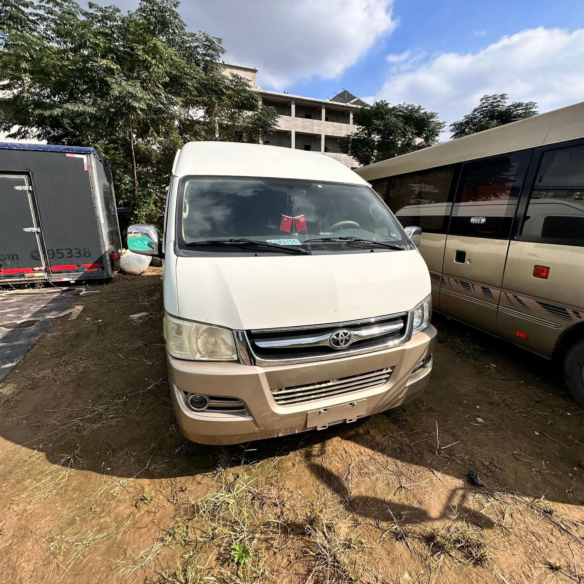 Export used premium small passenger vehicle, Hiace 13-seater minibus, business commuting bus