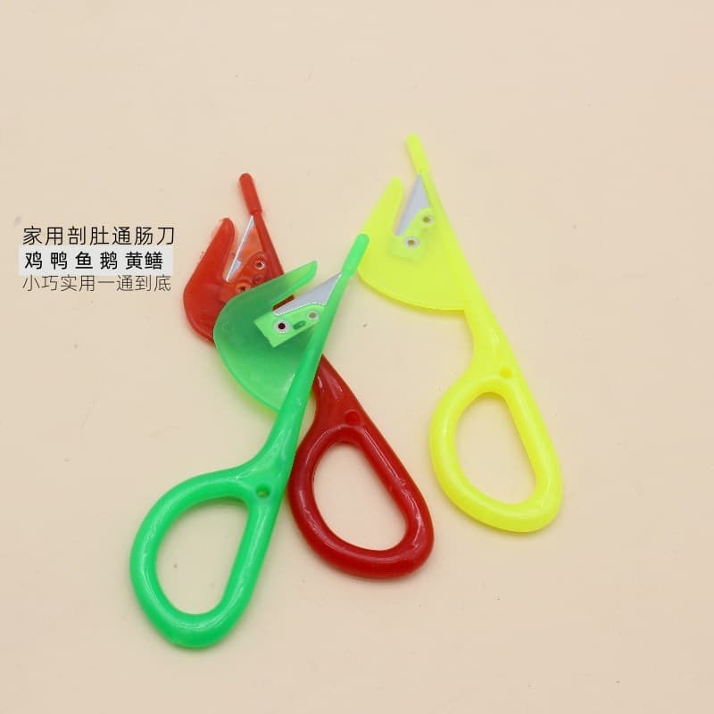 Household plastic-handle gutting knife for poultry/fish, compact and efficient design