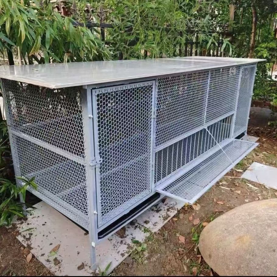 Chicken, pigeon, and rabbit cages with reinforced round holes to prevent weasels and rats; rust-free, thickened, painted finish; suitable for home chicken farming.