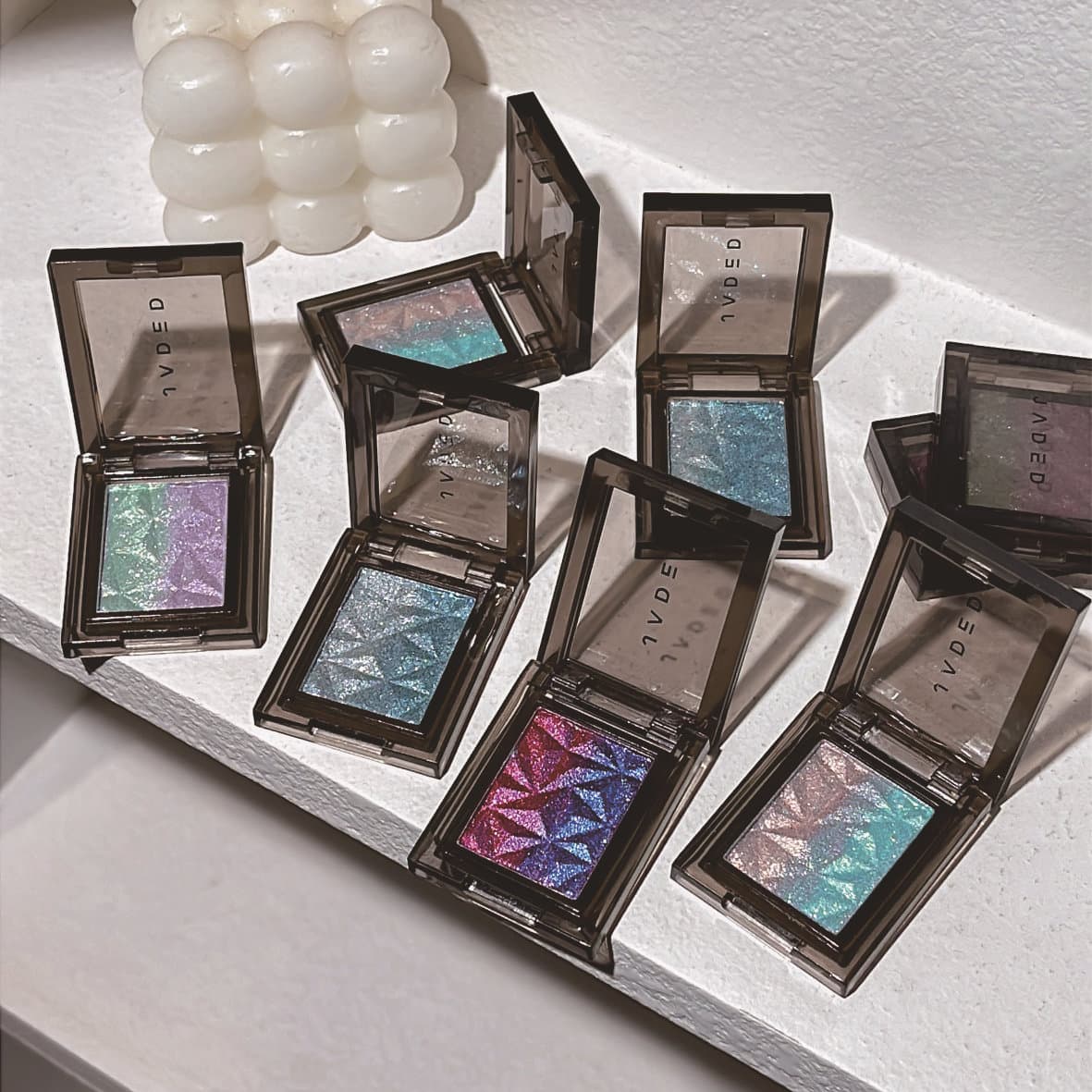 JADED Adventure Eyeshadow and Highlighter Palette Gradient Shimmer Portable Affordable Ultra Glitter Smoky Blue Purple All-in-One Makeup