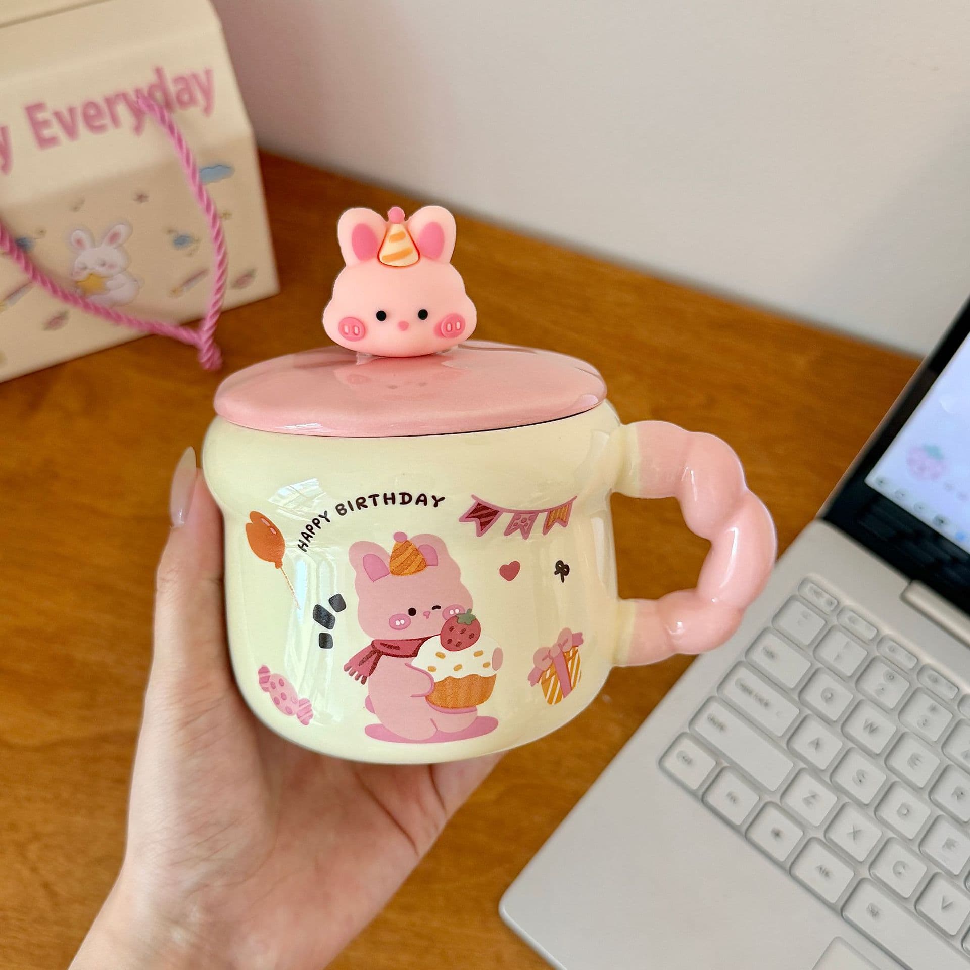 Good-looking cartoon ceramic cup with large capacity and covered spoon birthday gift souvenir cute girl home mug