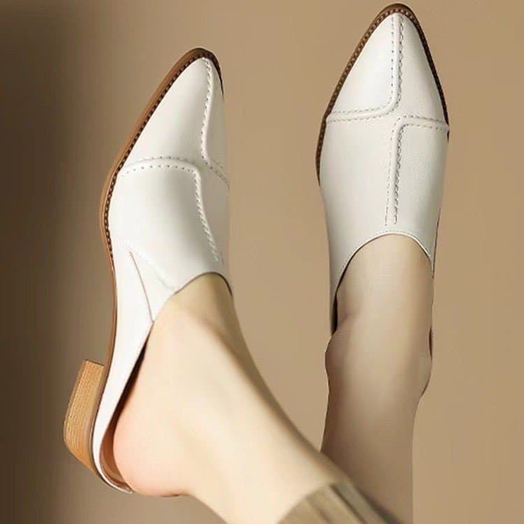 Fashionable Closed-Toe Mule Sandals for Women 2026 Summer New Korean Style Leather Slippers Casual Heeled Mules