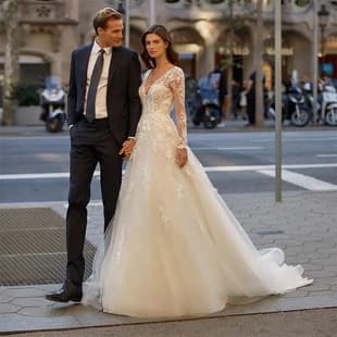 2026 New Style European and American Export Wedding Dress Simple V-Neck Lace Long Sleeve Travel Photo Light Wedding Gown Outdoor Ceremony Dress