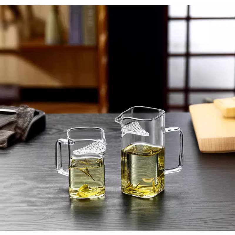 Thickened Glass Fairness Cup with Heat-Resistant Square Crescent Filter, Integrated Tea Divider for Green Tea Brewing
