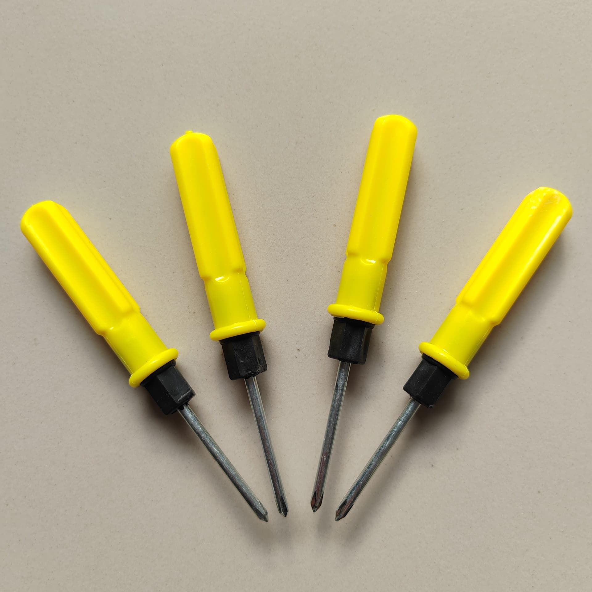 Factory Wholesale Screwdriver 3 Inch 4 Inch Yellow Dual-Use Screwdriver Cross Magnetic Handle Cross Gift