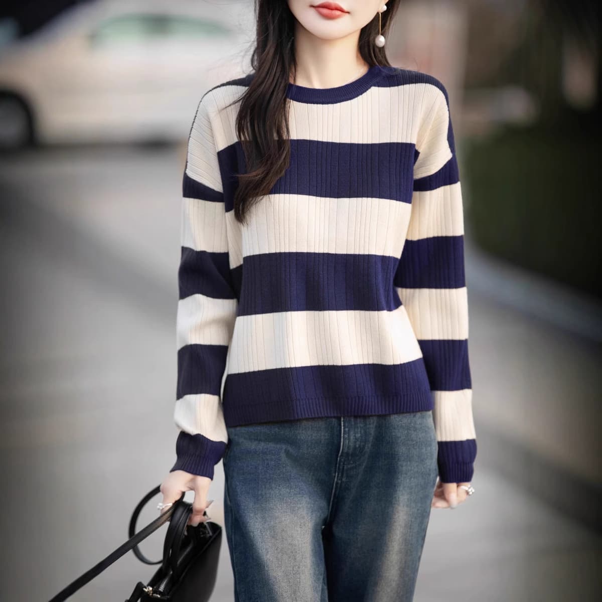 Vertical pattern wide color striped knitted sweater for women, retro contrasting color loose knitted sweater, fashionable and lazy style for autumn and winter outer wear