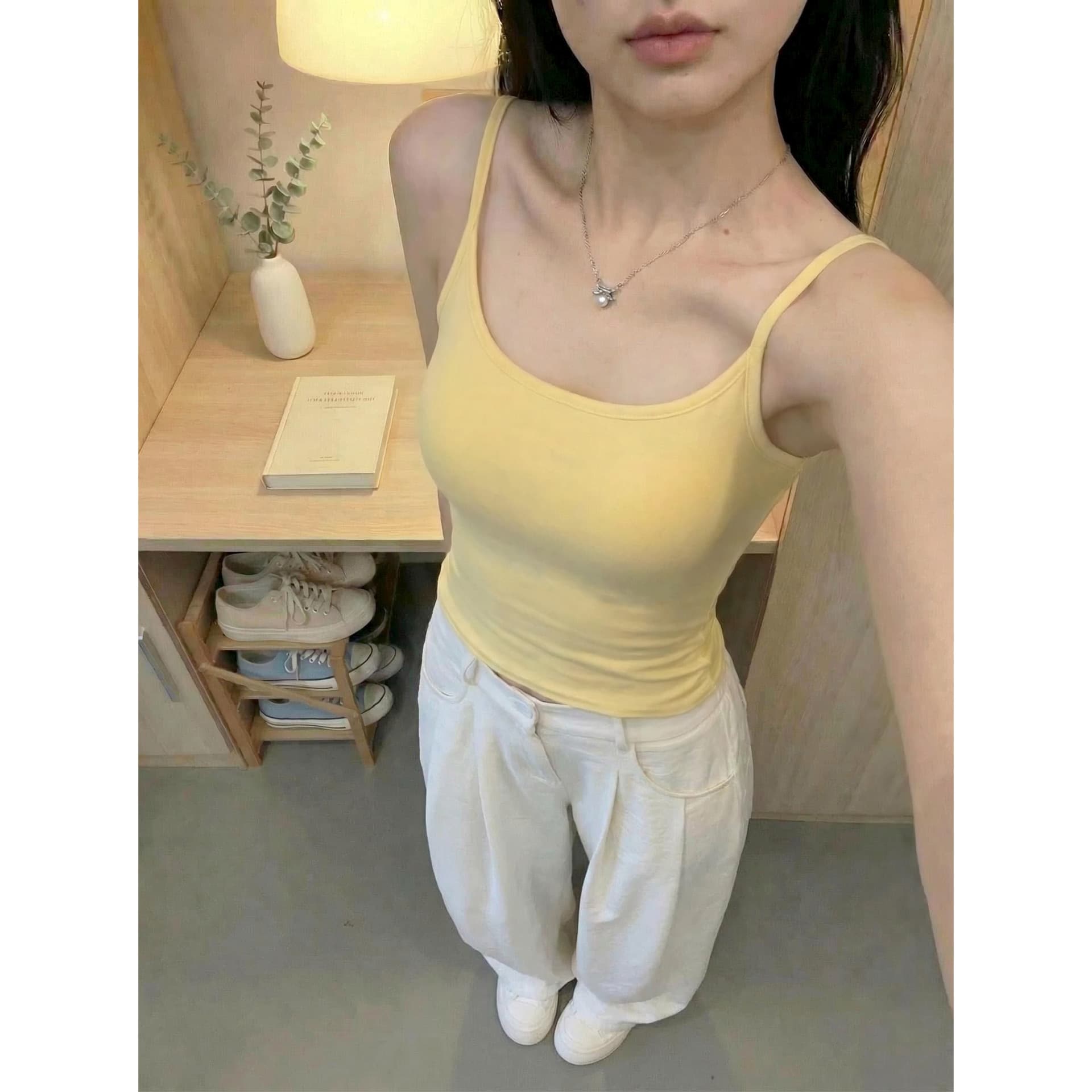 Huge white milky yellow sling for women with breast pads and bottoming tops for summer slimming hot girls slimming vests for outer wear