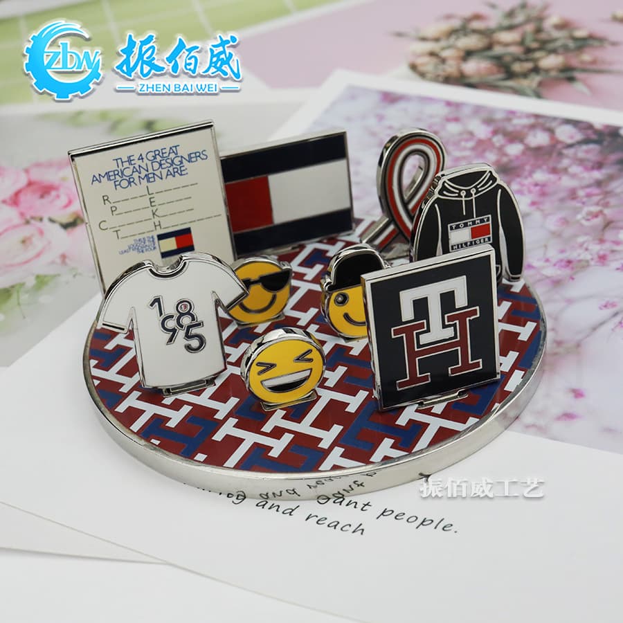 Metal enamel three-dimensional badge customization football sports metal badge ornaments corporate logo commemorative badge customization